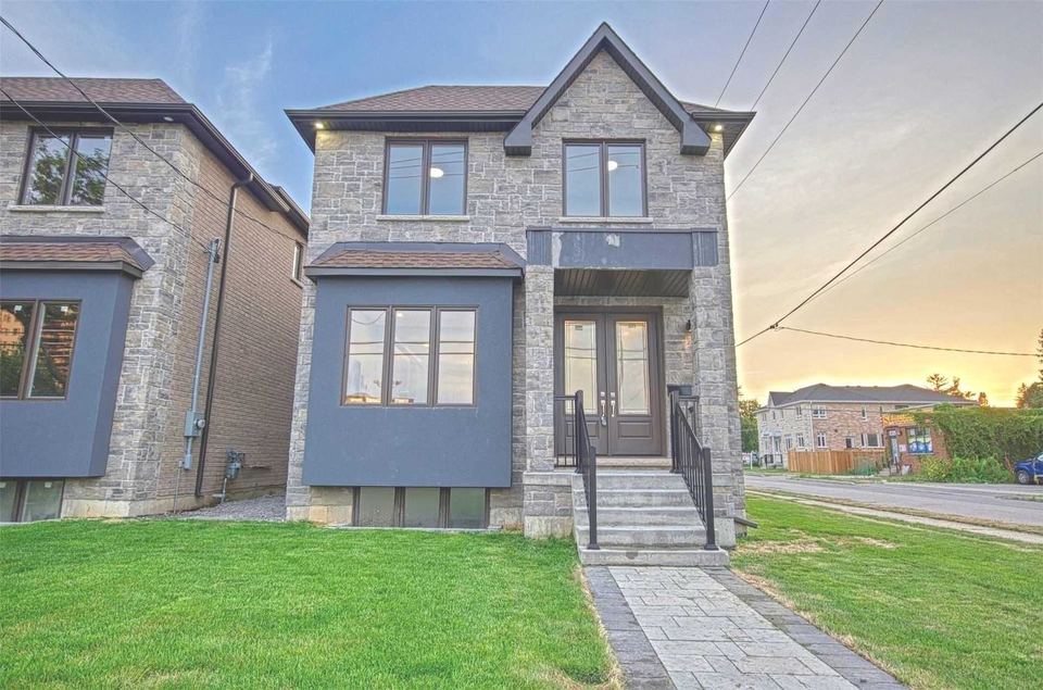 452 Midland Avenue in the Birchcliff area
