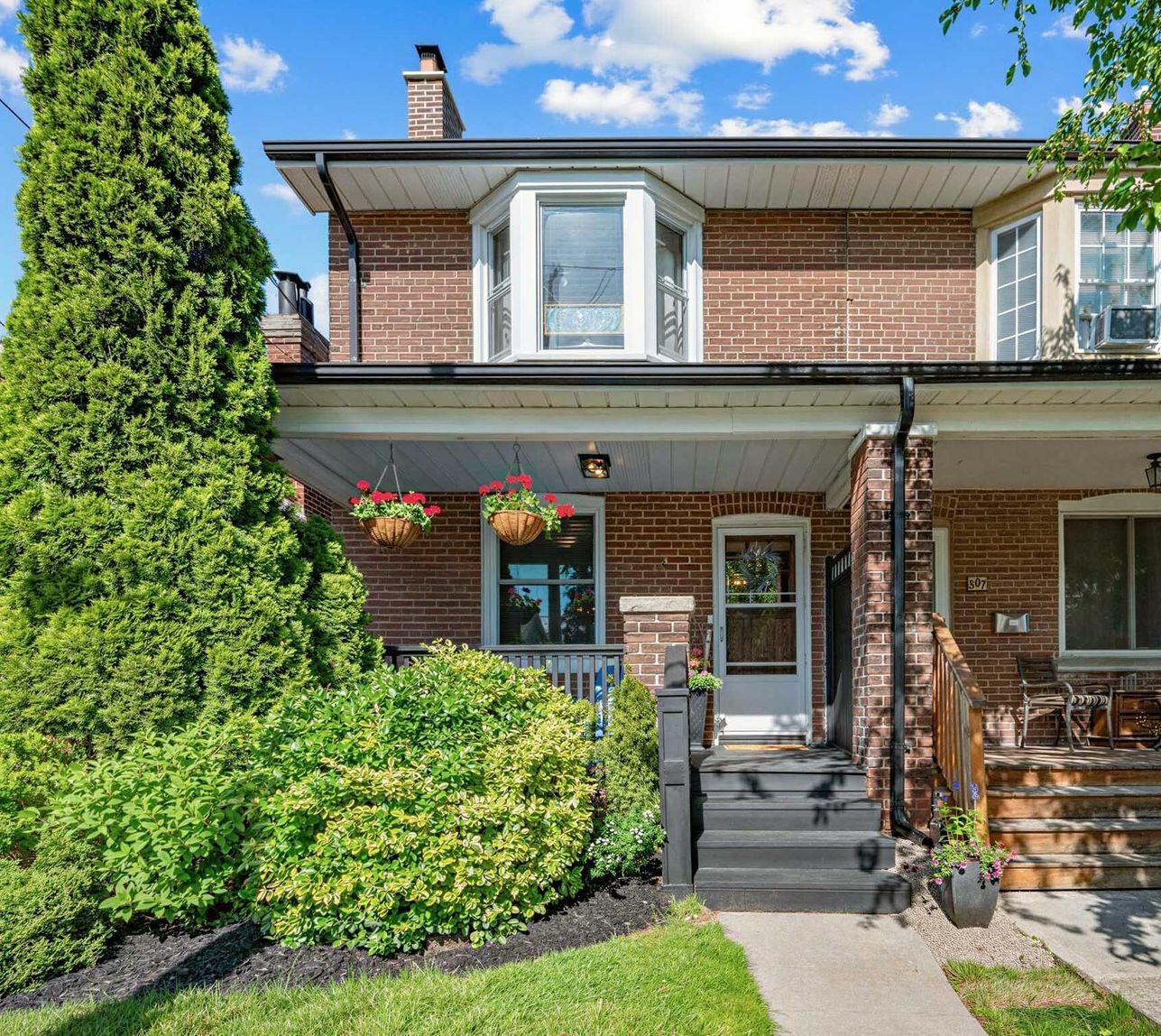 Woodbine-Lumsden listing backdrop